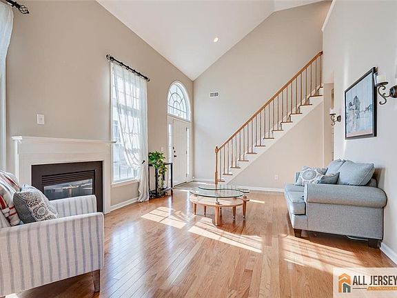 3rd image of 5904 Schindler Dr S