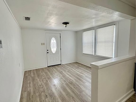 4th image of 925 Avenue B