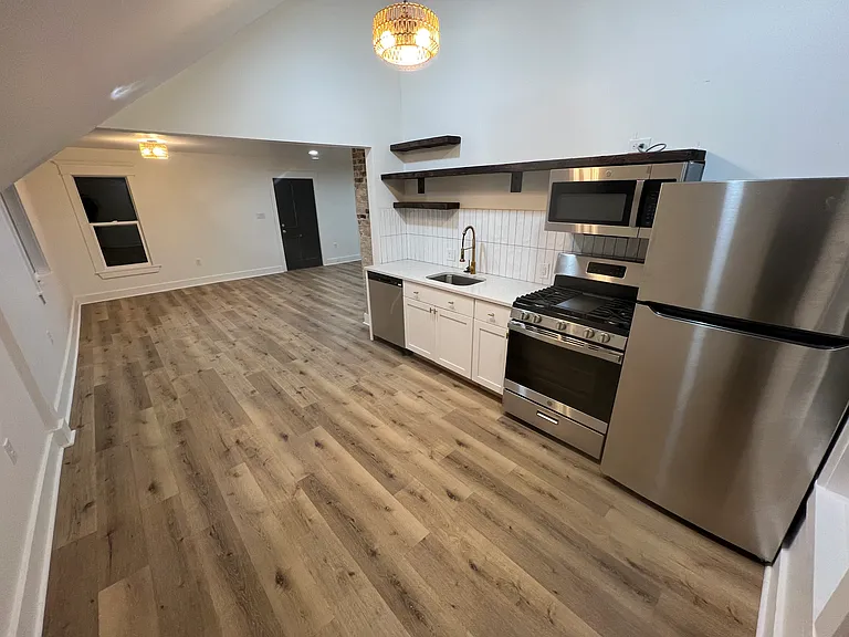 1407 Center St #B — Photo 4