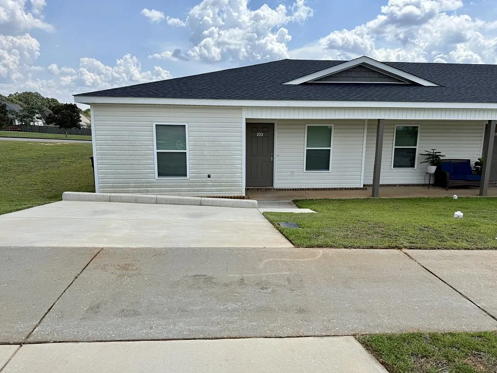 203 Charleston Dr — Photo 2