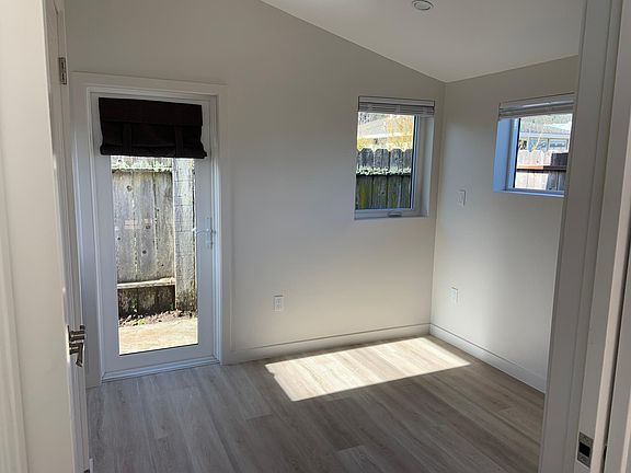 3rd image of 886 Montezuma Dr