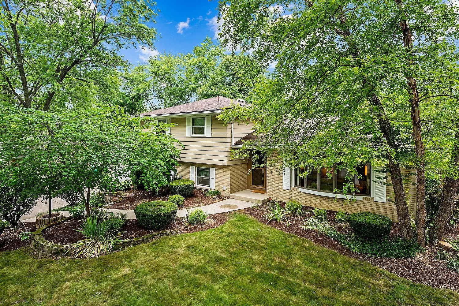 922 Putnam Dr photo 1