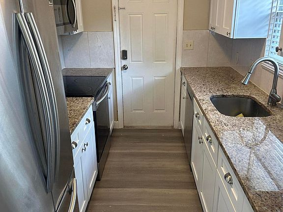 4th image of 2643 Grant St