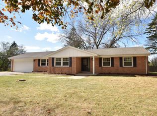 400 W Apple Tree Rd, Glendale, WI 53217