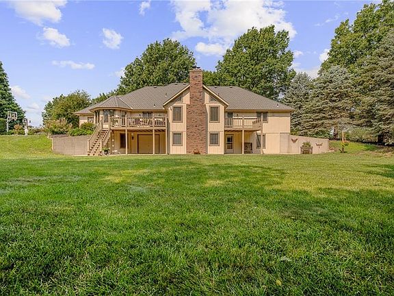 4th image of 18275 Canterbury Rd