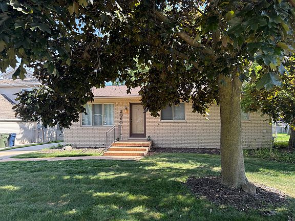 2nd image of 2060 Oakcrest Rd