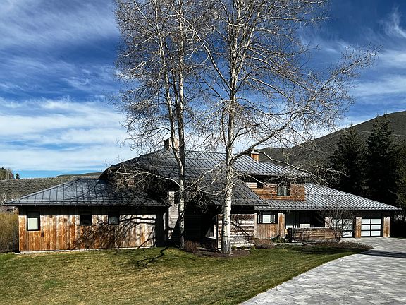 2nd image of 103 Parker Gulch Rd