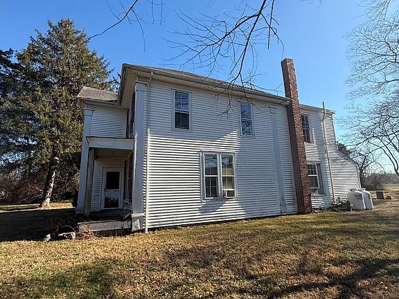 5th image of 564 Front St