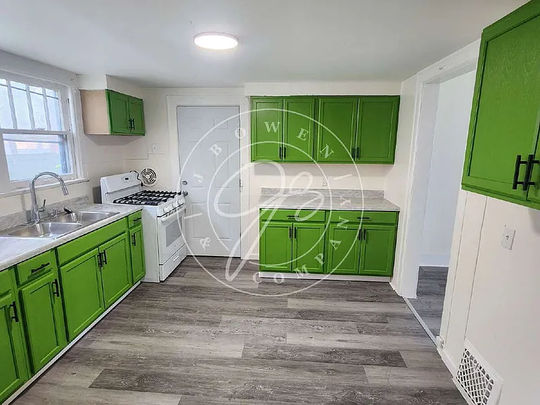 1354 Goodale Ave — Photo 4