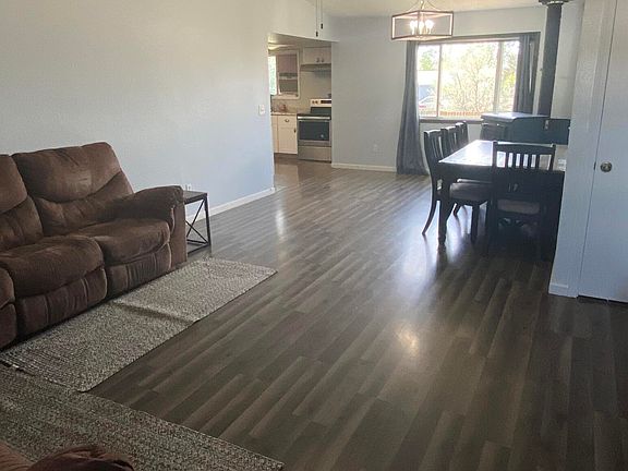 3rd image of 413 Sand Creek Cir
