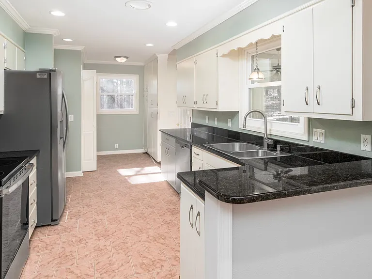 16 Malaga Cir — Photo 15