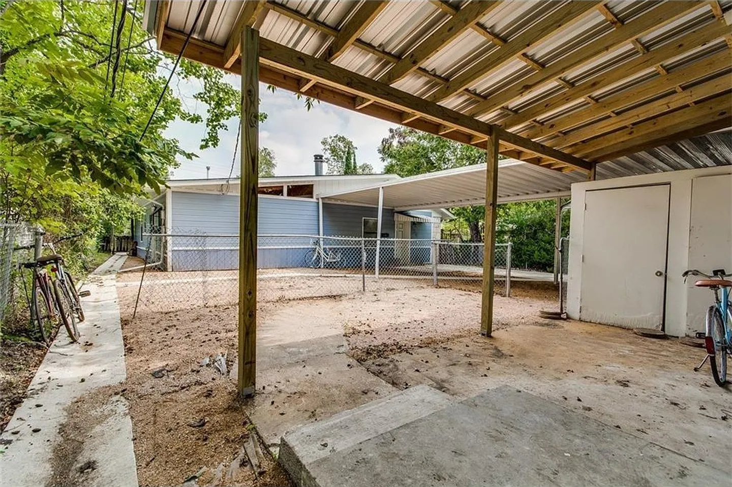 404 Franklin Blvd — Photo 4
