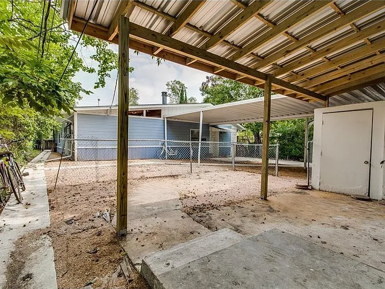 404 Franklin Blvd #A — Photo 4