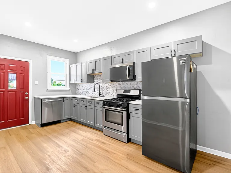 410 Kendall St — Photo 14