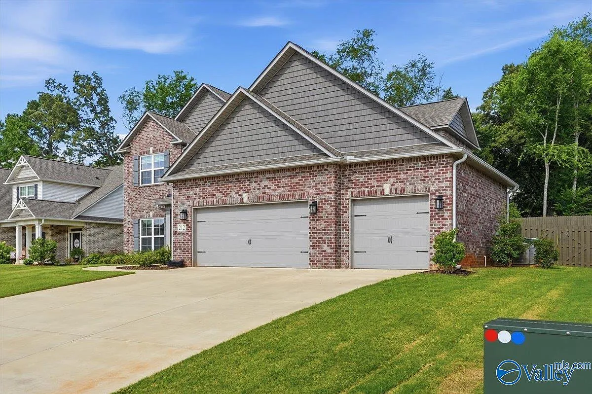 4 bed, 3.5 bath, 3312 sqft, $3,200 — Photo 3