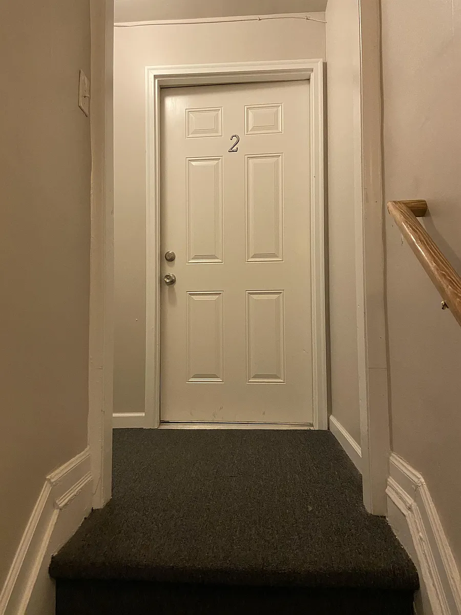Upper Unit - 82 Poplar St #2