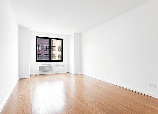 3rd image of 10 W 135th St APT 5T