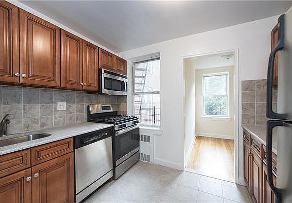 2nd image of 6707 Yellowstone Blvd #4F