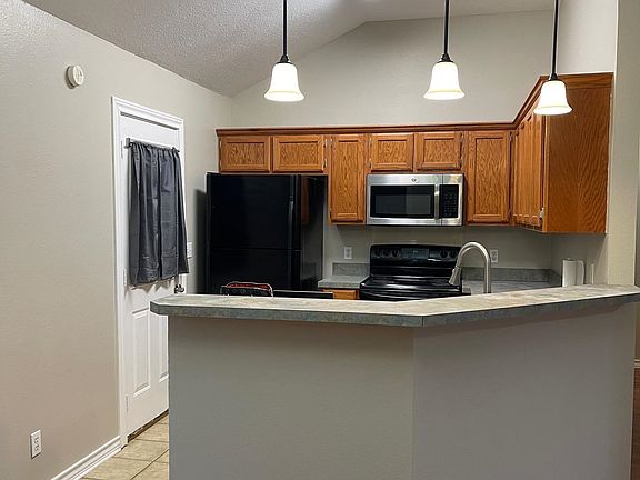5th image of 33 Green Oak Cir