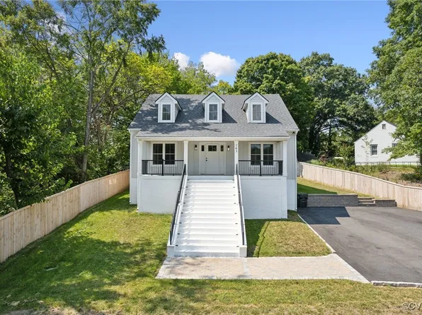 703 Bizzarre St, Farmville, VA 23901