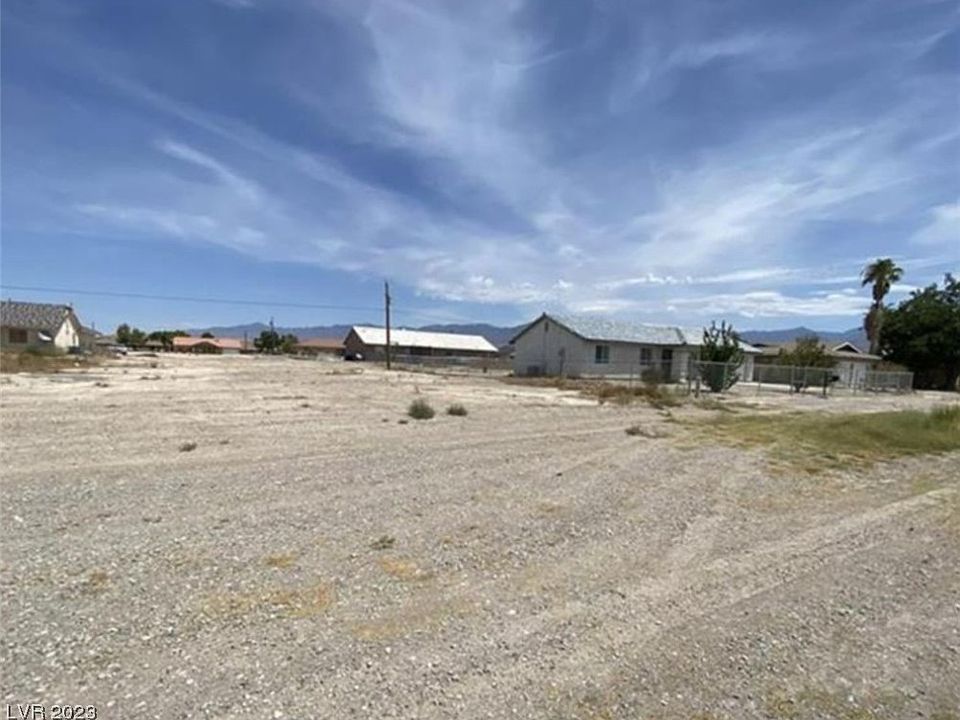 2nd image of 930 E Calvada Blvd