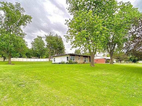 Huge yard!