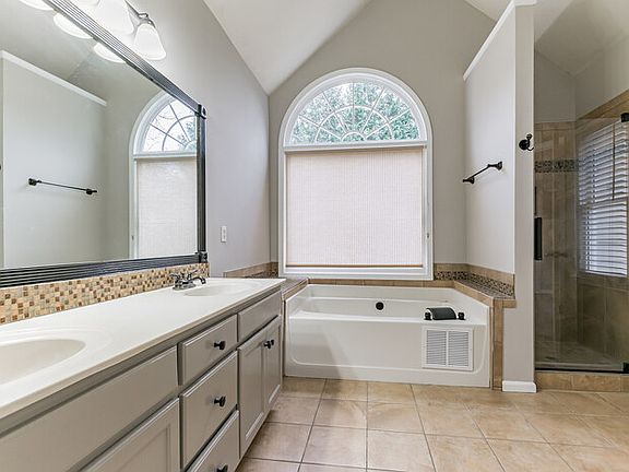 5th image of 2794 Brook Forest Dr