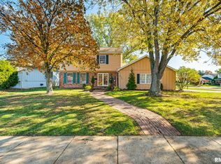 3304 N Chestnut Ln, Peoria, IL 61604