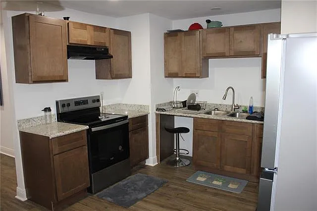 3 bed, 2.0 bath, 1073 sqft, $1,300 — Photo 4