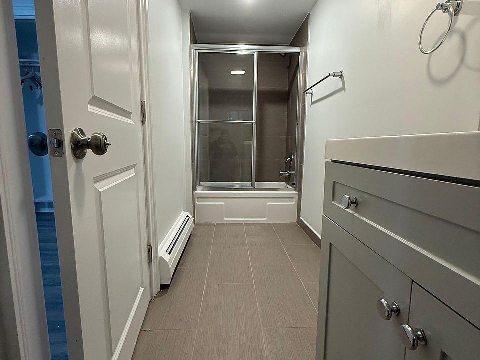 beautiful modern bathroom