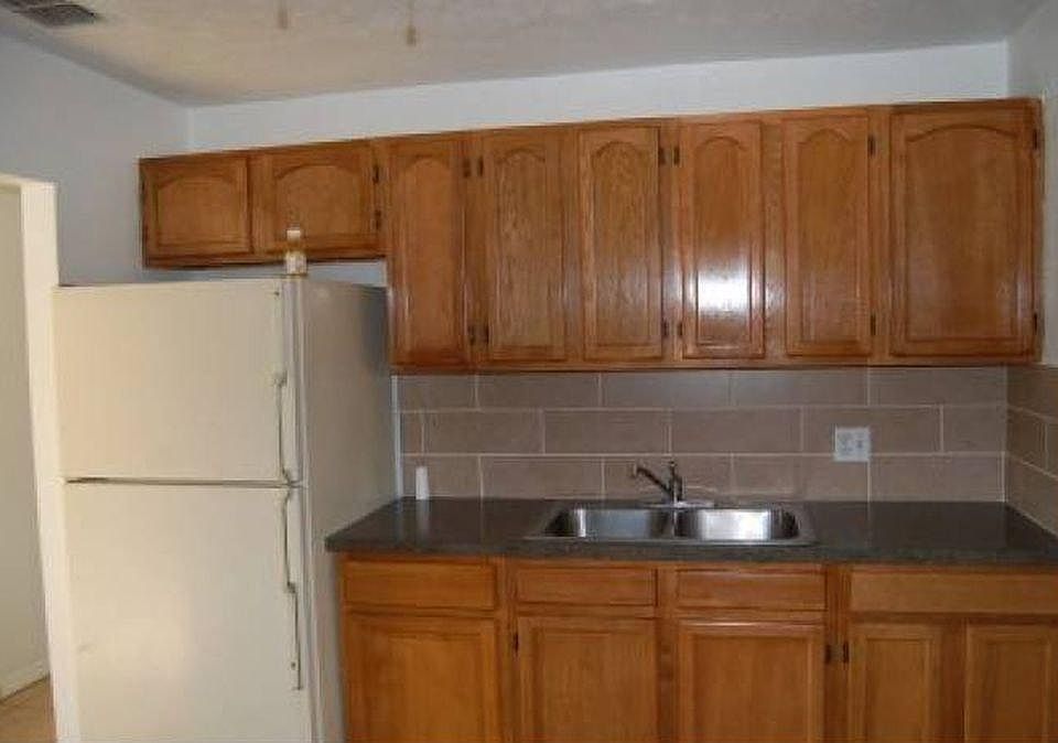 2nd image of 1411 Mayflower Dr
