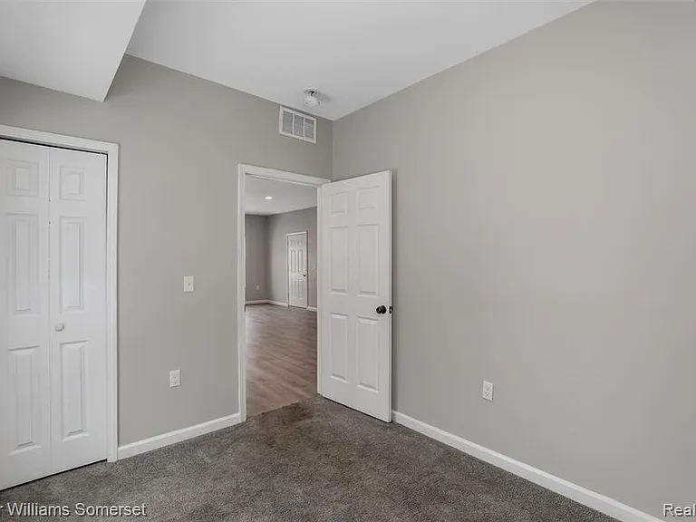 1119 Custer St — Photo 16