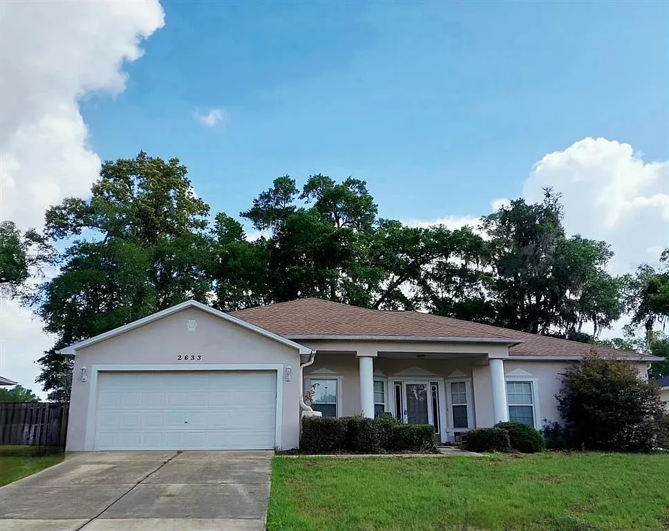 5 bed, 2.0 bath, 2239 sqft, $2,500 — Photo 2