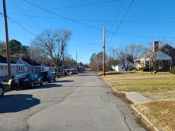 4th image of 305 W End Blvd