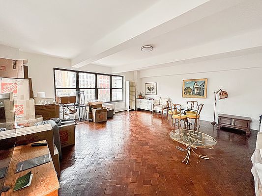 2nd image of 160 W 73rd St APT 8I