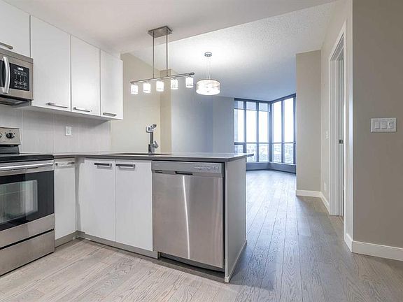 3rd image of 225 W 11th Ave SE #809