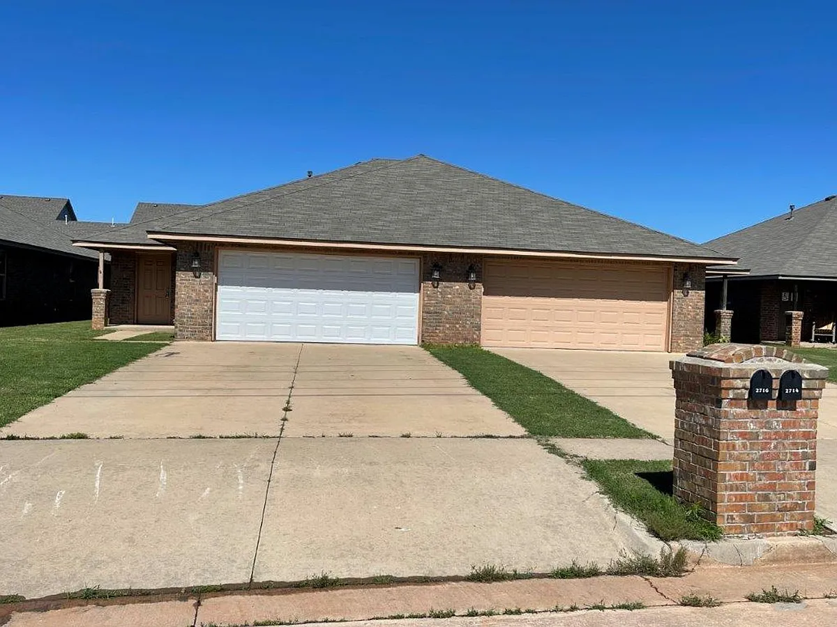 Building Photo - 2716 Valley View Dr