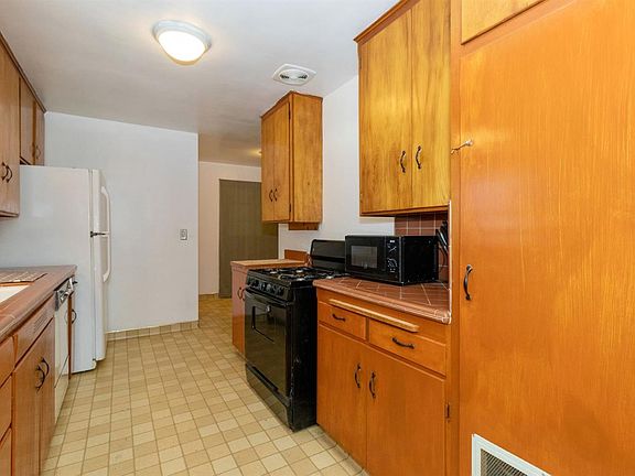 3rd image of 5468 E Washington Ave
