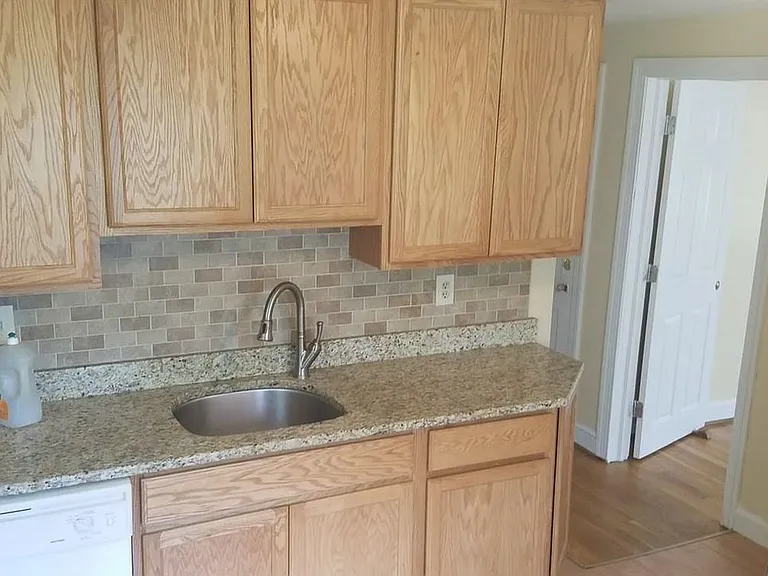 155 Middle Tpke E — Photo 2