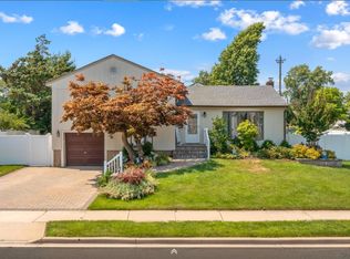 2 York Ave, Bethpage, NY 11714