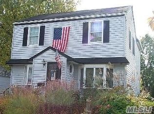 493 Nancy Rd, Mineola, NY 11501