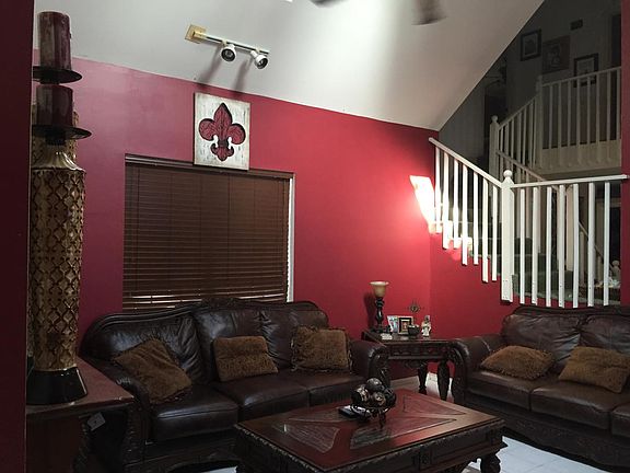 Living Room/Den