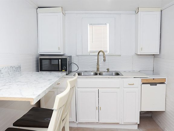 5th image of 331 W 75th St