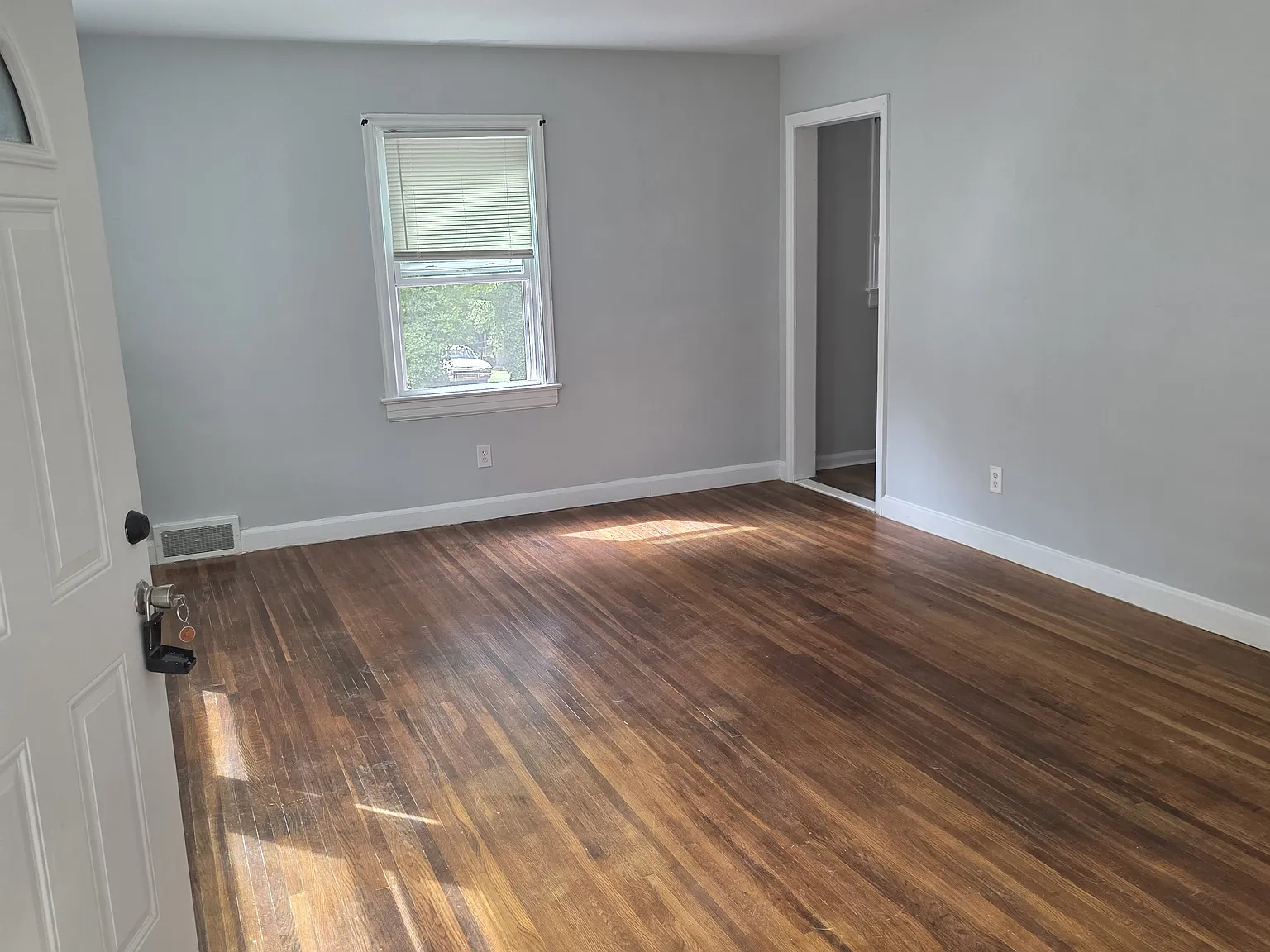 3 bed, 1216 sqft, $1,700 — Photo 4