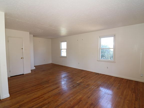 3rd image of 137 Palmetto Ave