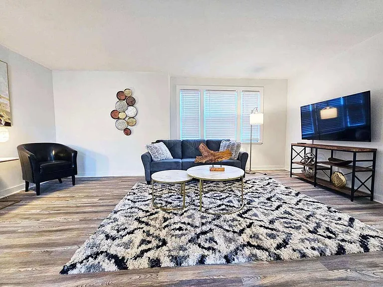 Smartland Colony Apartments | 2809-2949 Van Aken Blvd, Shaker Heights, OH 44120 — Photo 11