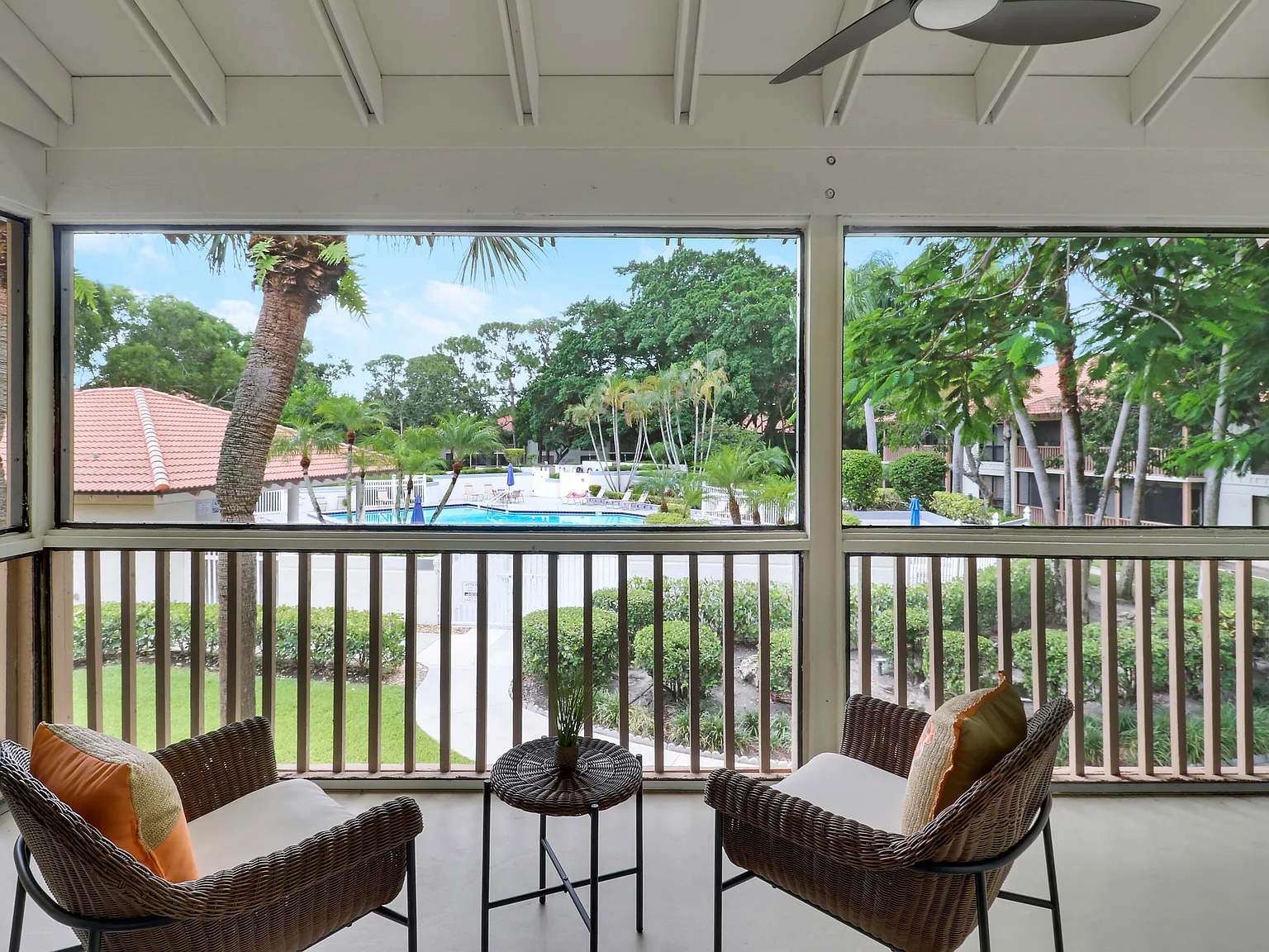 2 bed, 2.0 bath, 1366 sqft, $3,200 — Photo 2