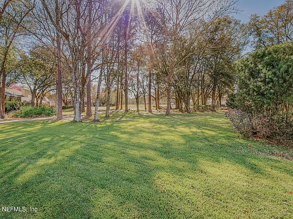 3rd image of 2680 COUNTRY CLUB Boulevard