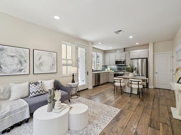 5th image of 110 Tilton Ave