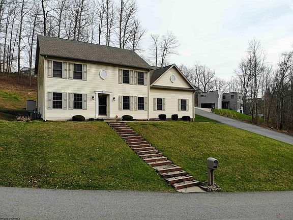 5th image of 26 Pepperbush Ln